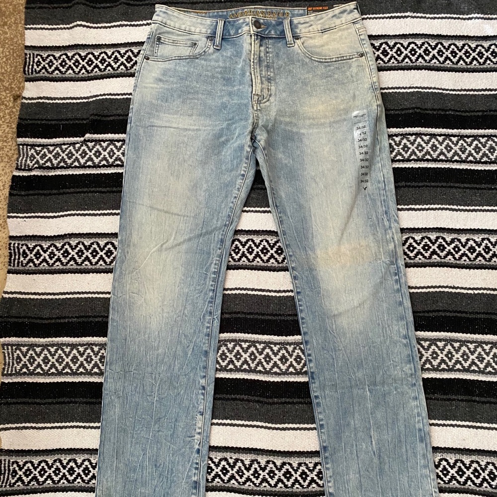 AEO Distressed Jeans in Light Wash